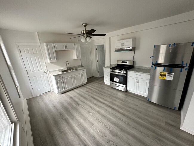 KITCHEN - 40 W Liberty St