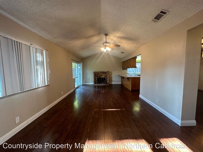 Building Photo - 3 br, 2 bath House - 1352 Villa Drive