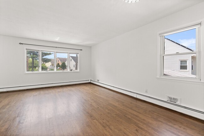 Building Photo - 44 CROSSGATE Rd