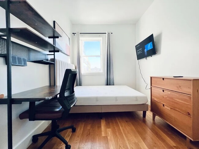 Foto del edificio - Furnished room/NOT APARTMENT