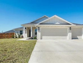 Building Photo - 3885 Heartwood St
