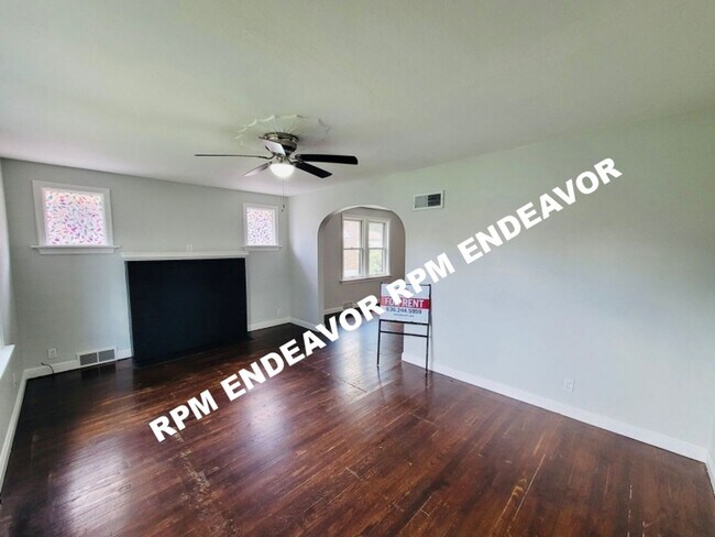 Building Photo - Charming 4 bedroom Available now!