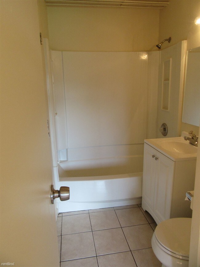Foto del edificio - 1 br, 1 bath  - 32461 Lenawee St