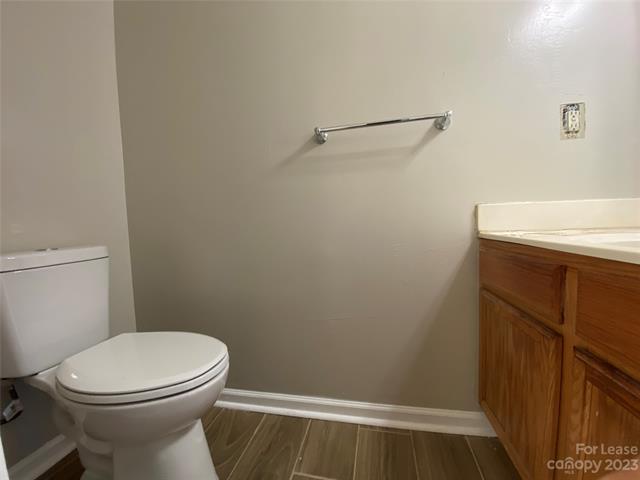 Building Photo - 5675 Seths Dr