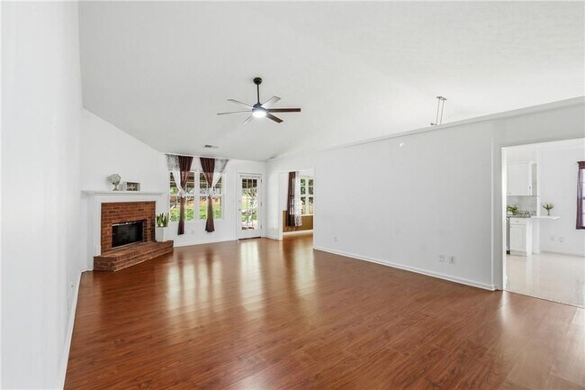 Building Photo - 575 Chandon Way