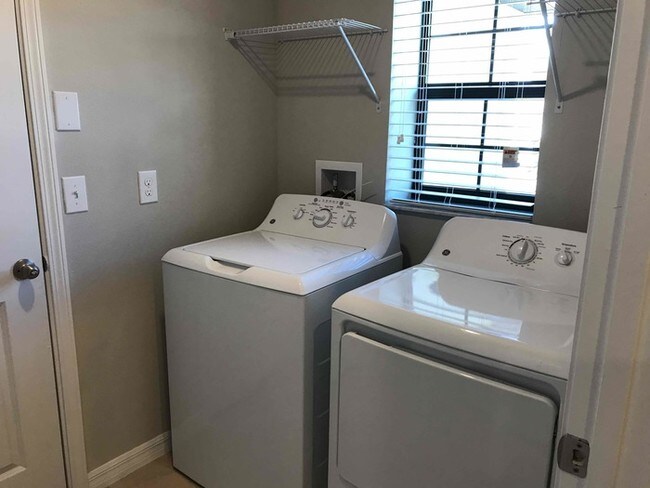 Foto del edificio - 5045 Brickwood Rise Dr