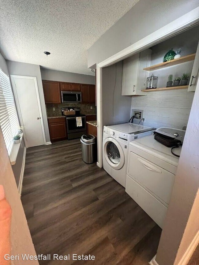 Building Photo - 3 br, 2.5 bath House - 26 Oakwood Park
