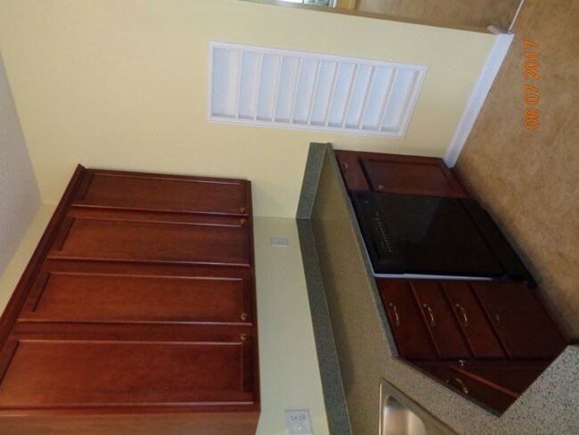 Foto del edificio - Spacious 5 bedroom/ 3 bath