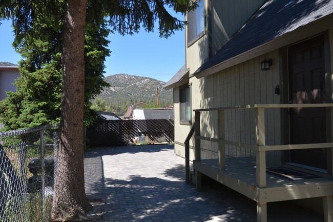 Side of House - 1125 W Aeroplane Blvd