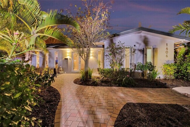 Building Photo - Holly's Hacienda w/ Heated Pool + Patio Area