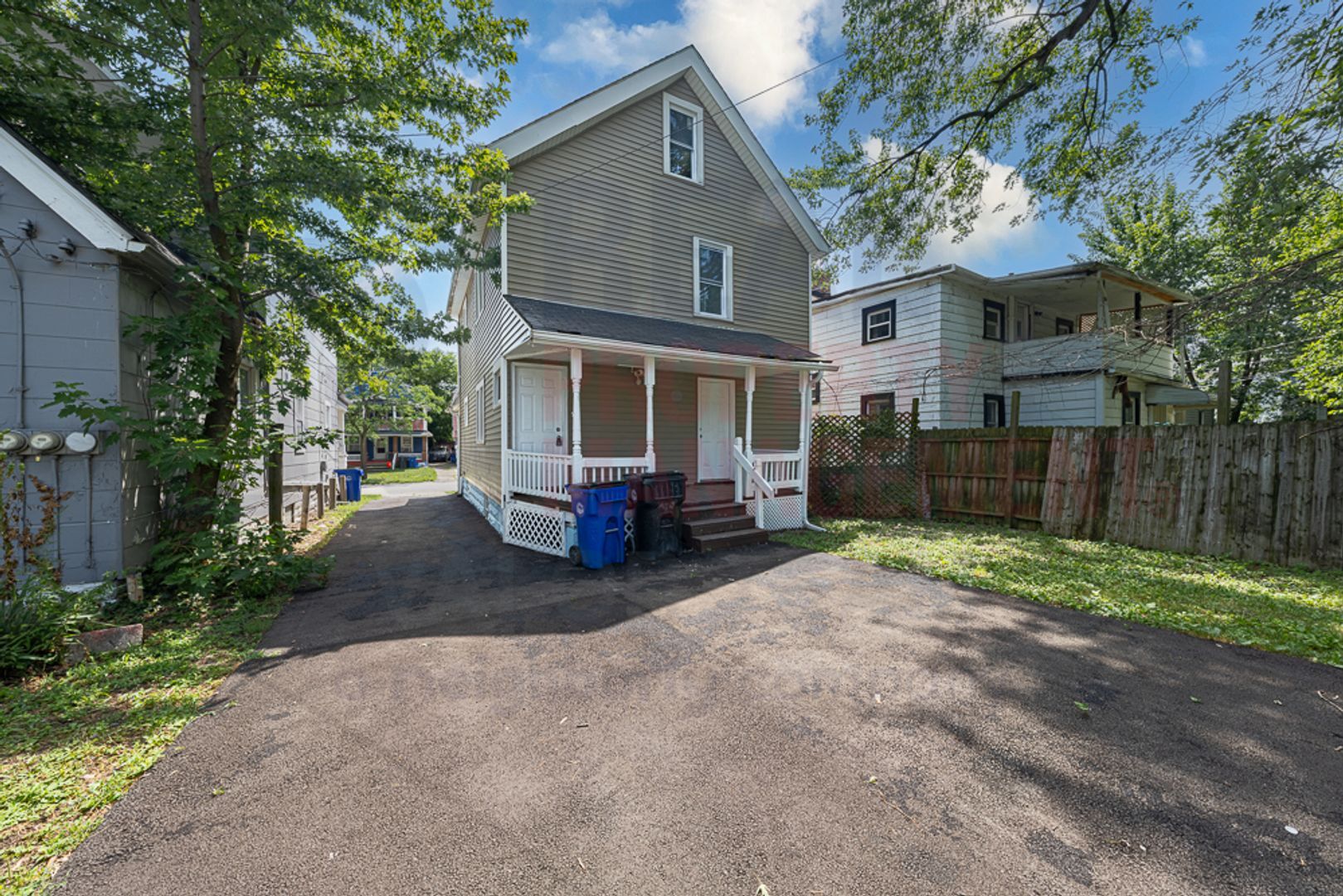 2040 W 103rd St Cleveland, OH 44102 – photo 2