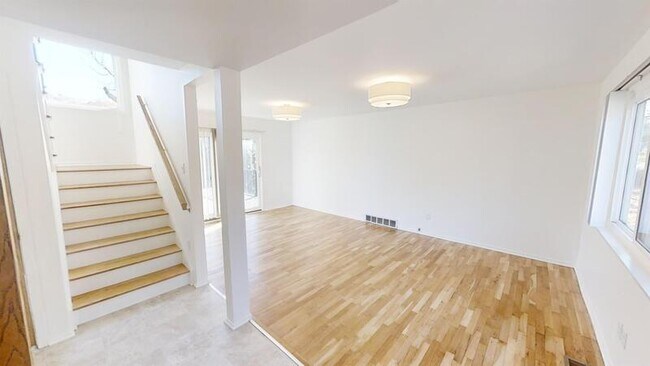 Foto del edificio - 1712 Traver Rd