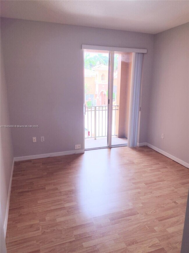 Foto del edificio - 654 SW 106th Ave