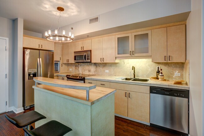 KITCHEN FULLY EQUIPED - 425 W Beech St