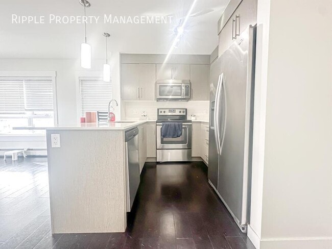Photo du bâtiment - Modern 2 Beds, 2 Baths Apartment/Condo | 2...