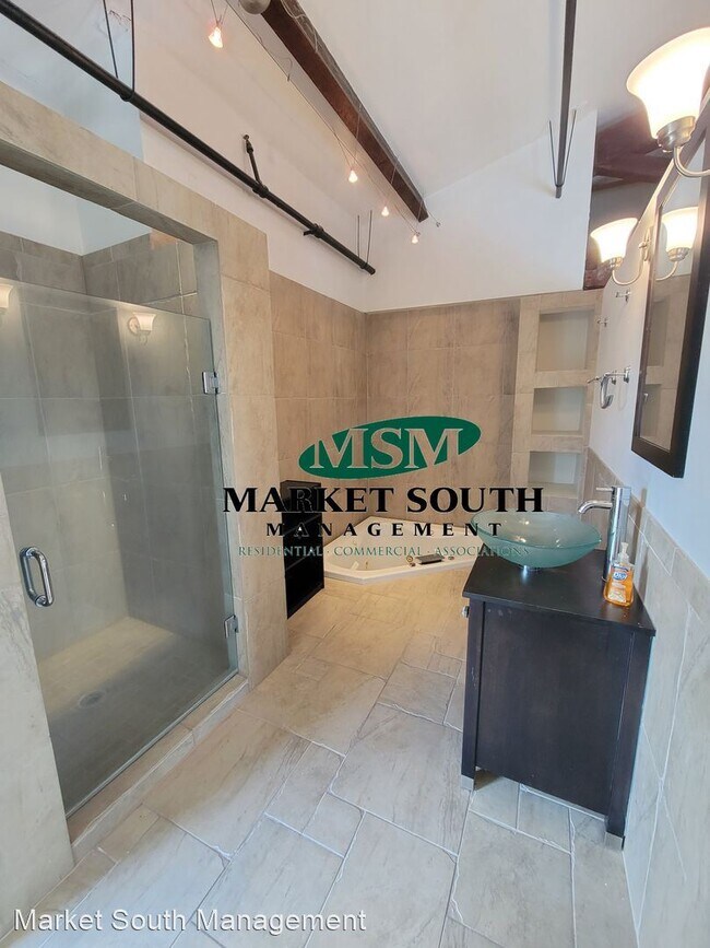 Foto del edificio - 2 br, 2 bath House - 301 W. Broughton Stre...