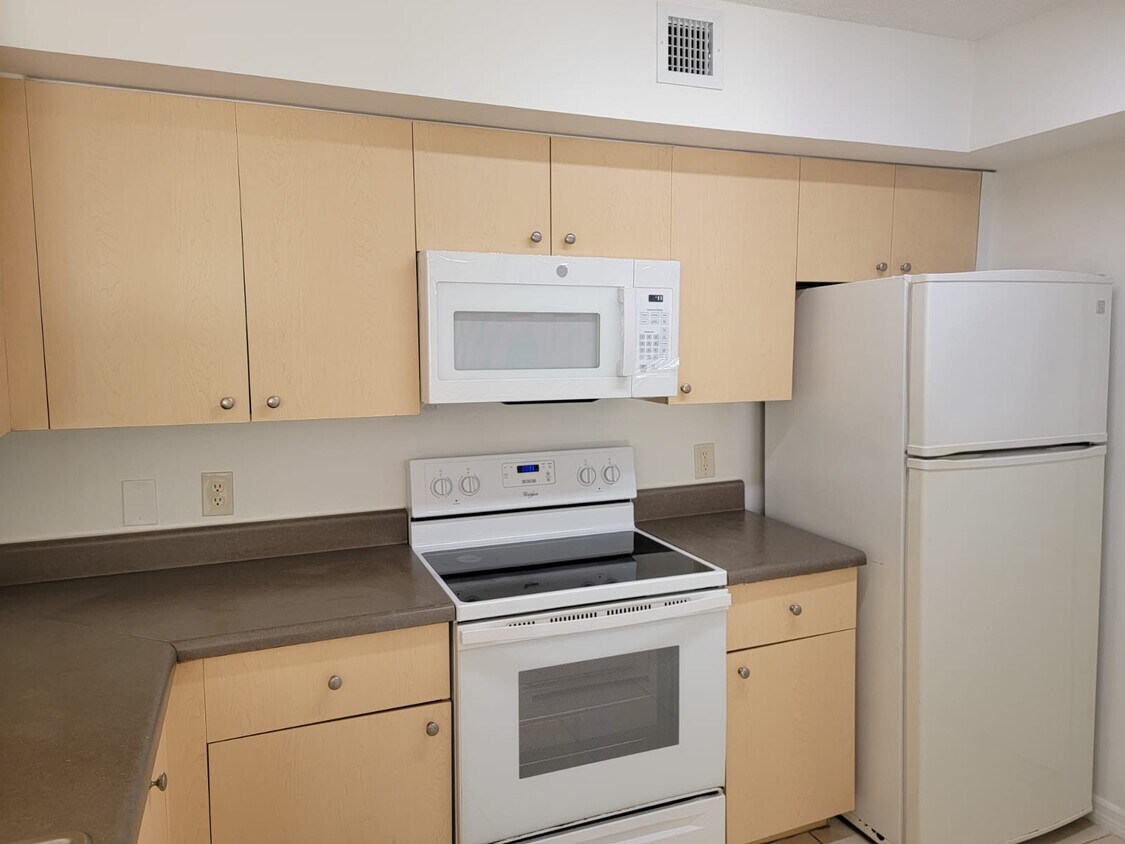 2427 Centergate Dr Unit 103, Miramar, FL 33025 Condo for Rent in