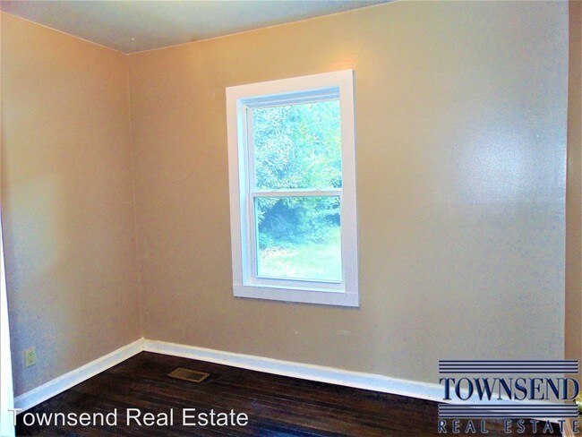 Foto del edificio - 3 br, 1 bath House - 2617 Wingate Rd.
