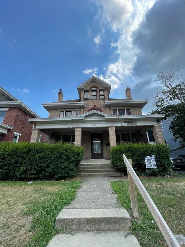 Building Photo - 149 E 13th Ave