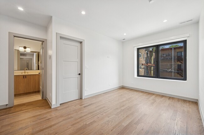 Foto del edificio - 1337 W Estes Ave