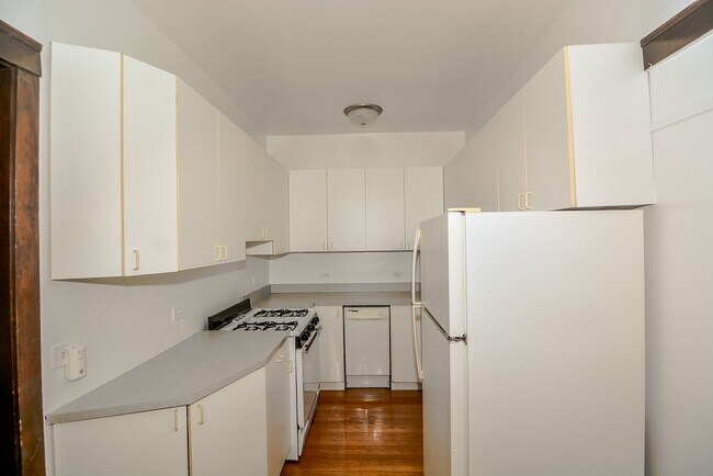 Foto del edificio - 824 W Waveland Ave