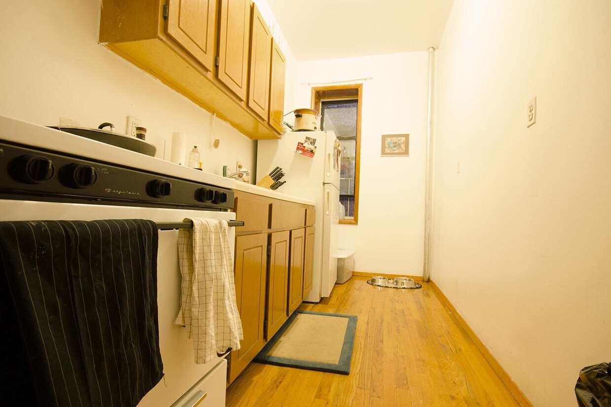 Primary Photo - 126 Graham Ave
