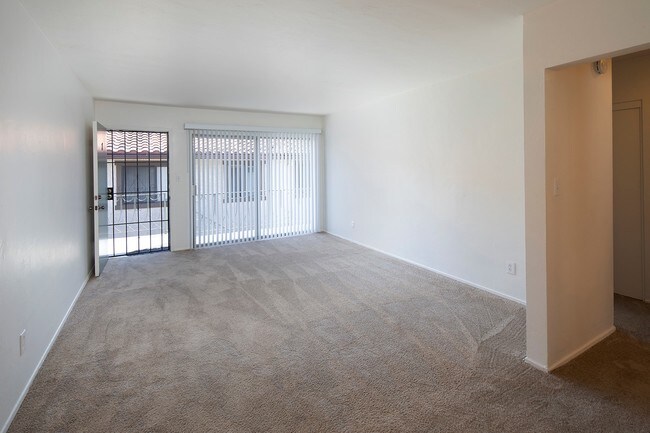 Building Photo - Coronado Living