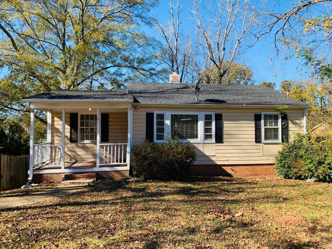 613 N Greenwood St Unit A, LaGrange, GA 30240 Room for Rent in