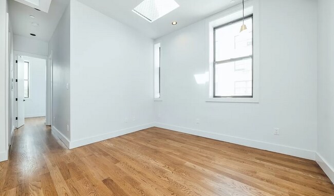 Foto del edificio - 1337 Gates Ave