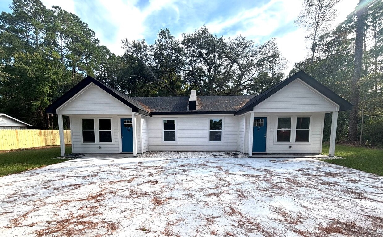 Primary Photo - 307 W General Stewart Wy