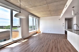 Building Photo - Carter On The Park Condo apartments Mile-Ex