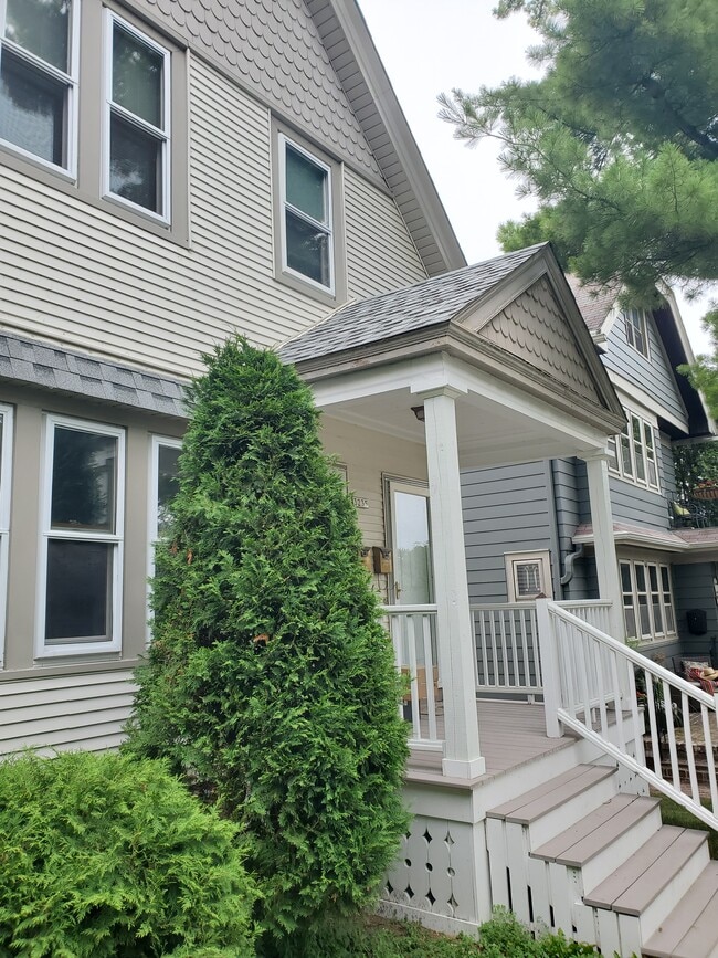 Building Photo - 3235 S Indiana Ave