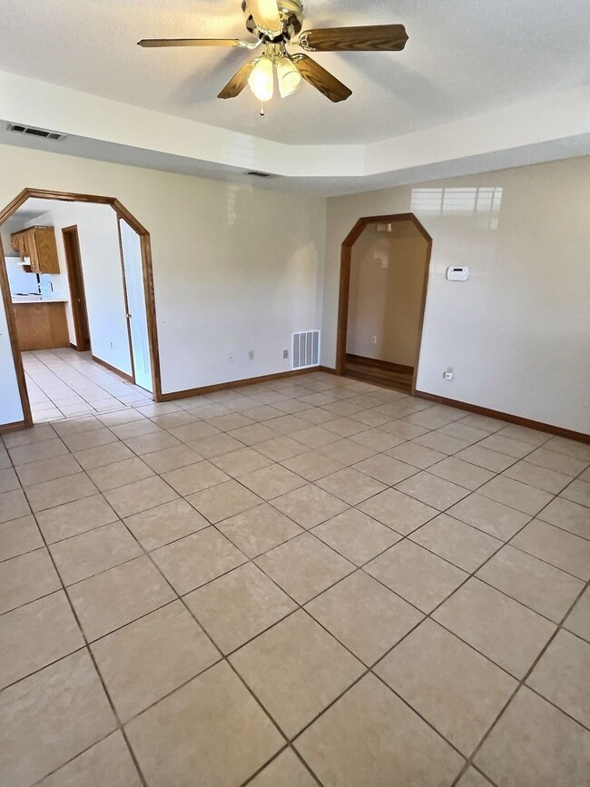 Building Photo - Spacious 4-Bedroom Home Near Downtown Ocea...