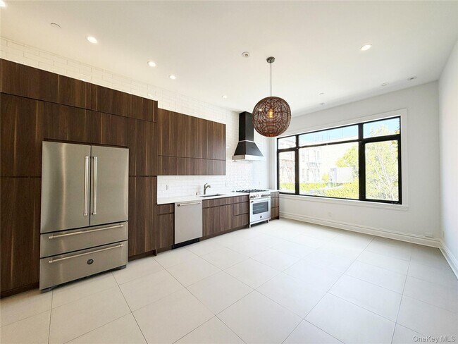 Foto del edificio - 333 Tompkins Ave