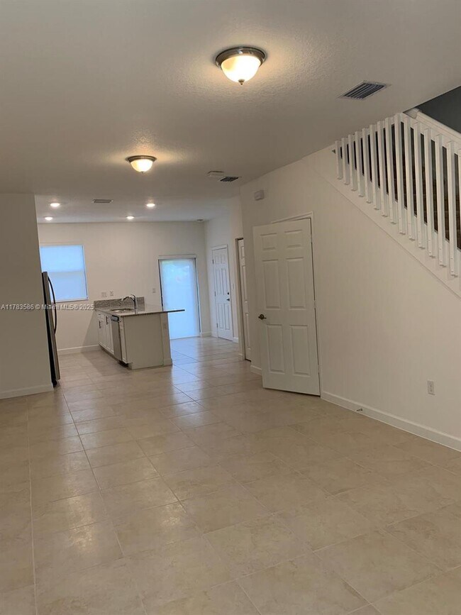 Foto del edificio - 1631 SW 28th St