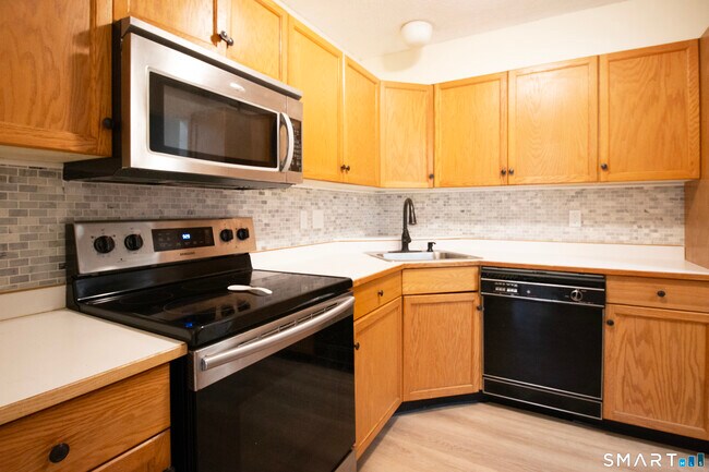 Foto del edificio - 378 Meridian St Ext