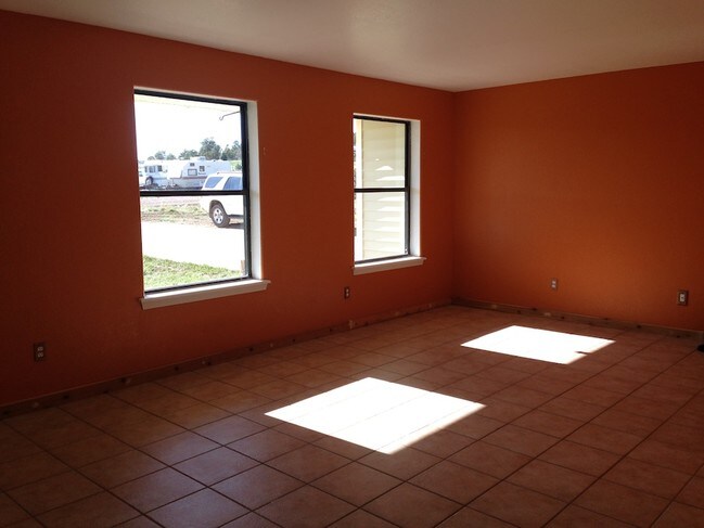 Foto del edificio - 192 Dry Creek Rd