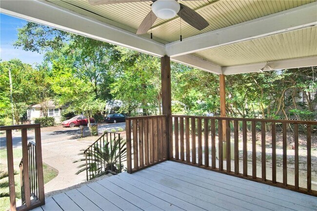 Foto del edificio - 312 Pineview Ln W