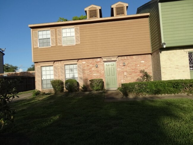 Building Photo - 5524 Deep Forest Dr