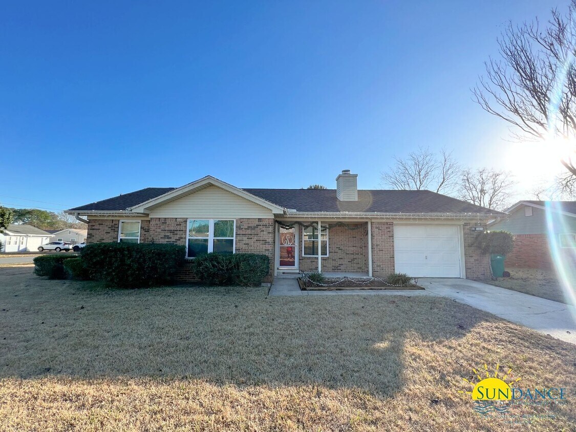 4 miles from Hurlburt Field, 3 Bedroom bea... House Rental in Mary