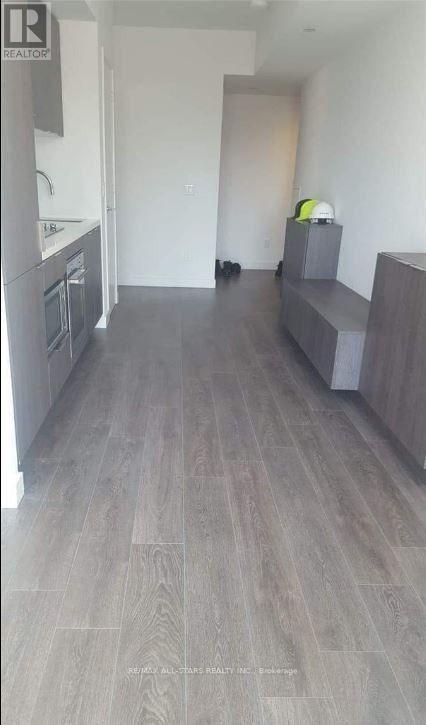 Building Photo - 215 Queen St W