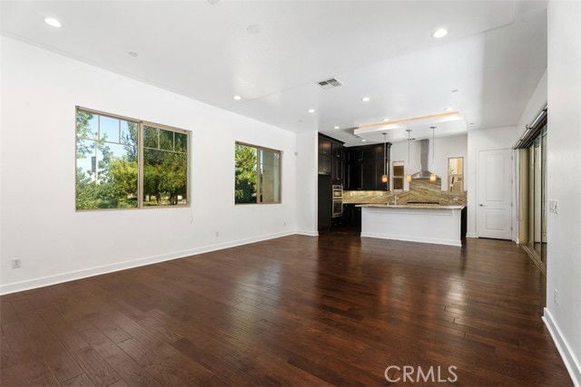 Building Photo - 123 Interval