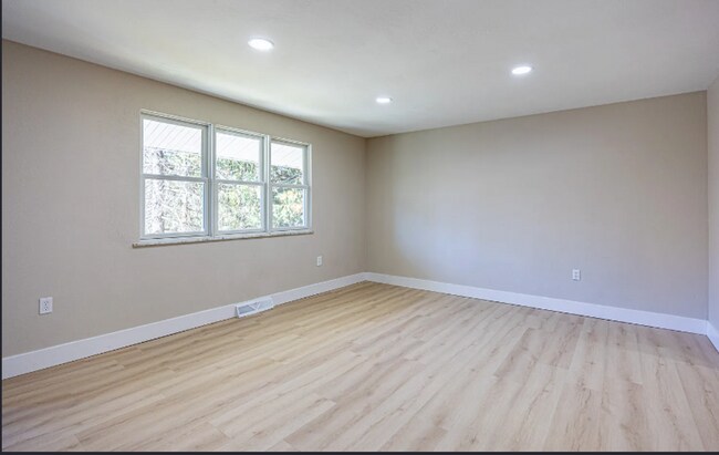 Foto del edificio - Updated 3 bedroom/2 bathroom home in Penn Hills!