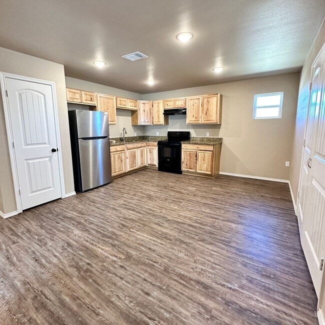 Building Photo - $99 Move In Special With 13 Month Lease!