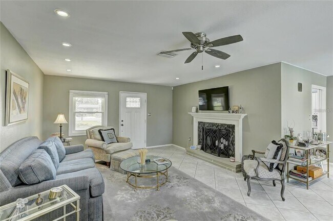 Foto del edificio - 711 Whitfield Ave