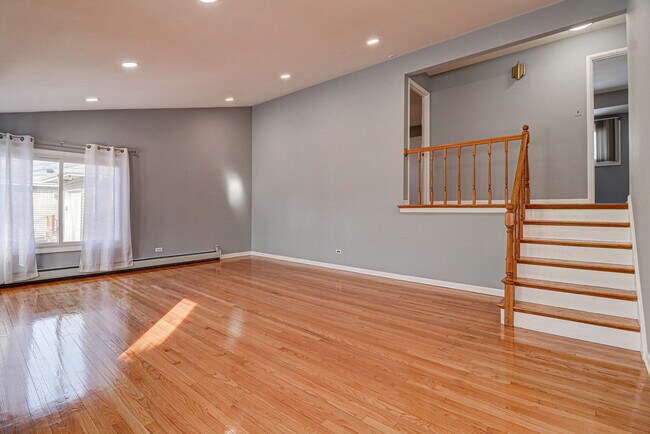 Foto del edificio - 3040 Knollwood Ln