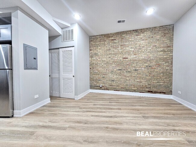 Foto del edificio - 428 W Belden Ave