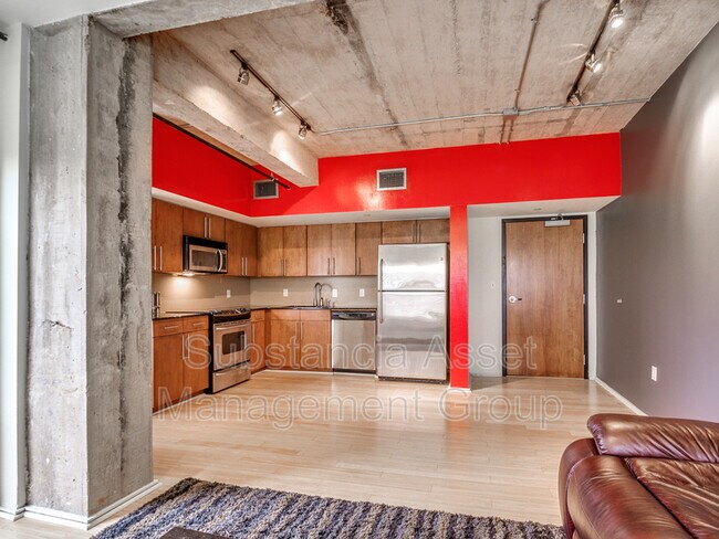 Foto del edificio - 1209 N Harvey Ave