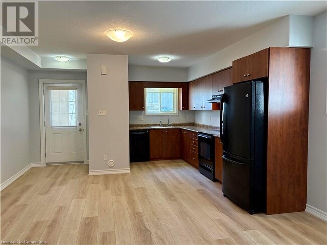 Building Photo - 50 Howe Dr