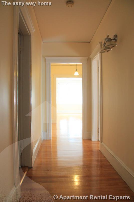 Building Photo - 14 Centre St